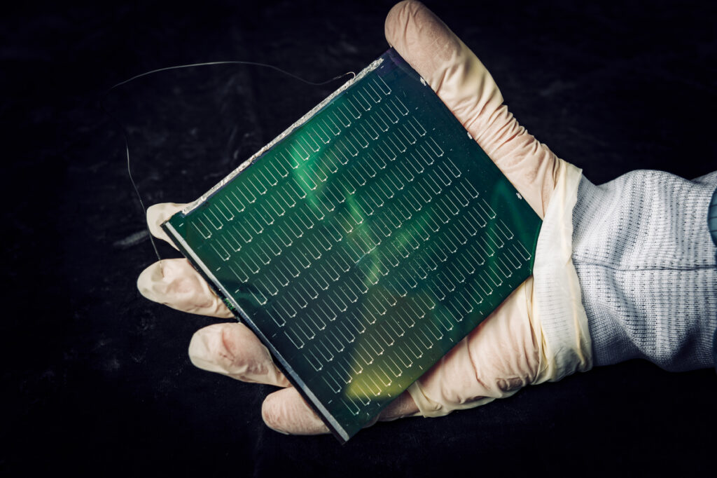Cellules photovoltaïques à base de Cu(In,Ga)S2 déposées sur une plaque 15x15 cm2